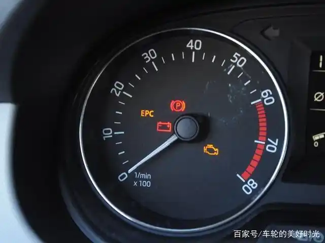 汽车电瓶灯亮怎么回事?不能大意