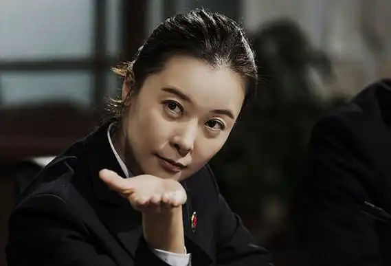 《人民的名义》热播,剧中一大批老戏骨演员们火了,出生于1972年的柯蓝