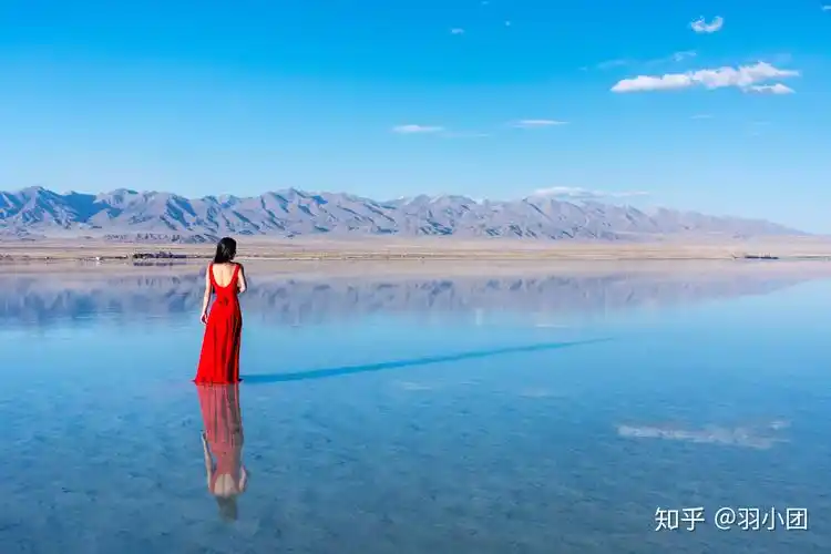 自己喜欢青海的风景,想了下,翻了2017上半年去青海时,茶卡盐湖的背影