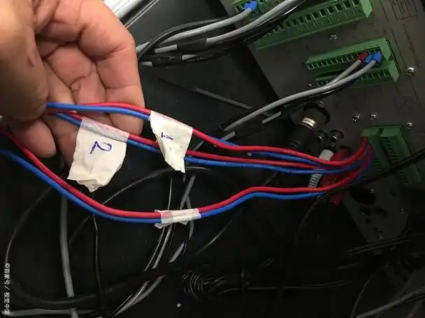 电动车四个电瓶怎么接线