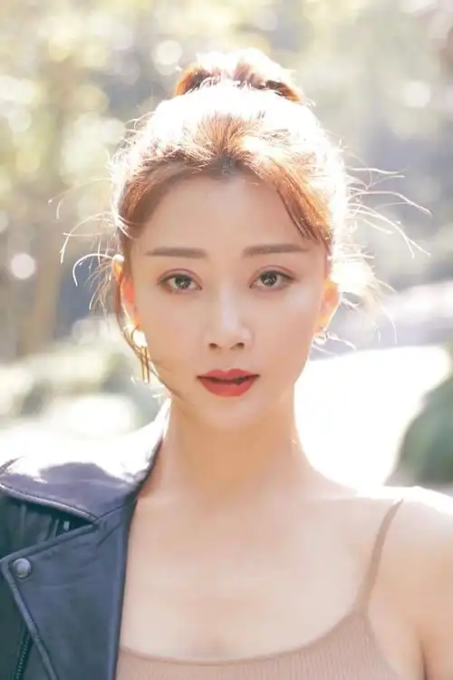 "万人迷"殷桃的坎坷情史:爱过5个男人,曾深陷舆论惹争议