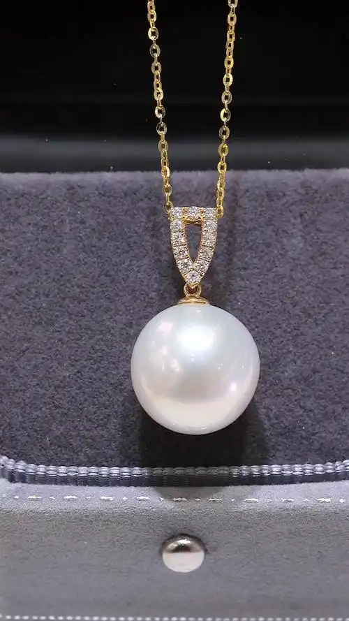 18k金钻石镶嵌爱迪生珍珠吊坠