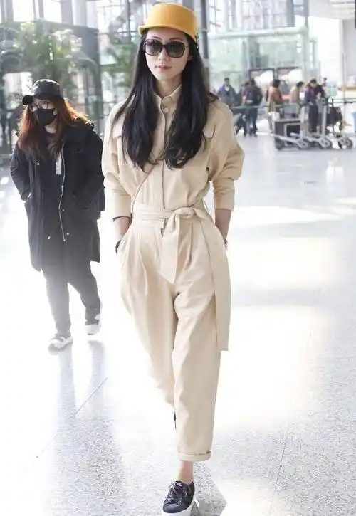 韩雪穿无袖背心搭阔腿裤依旧万种风情不愧是惊艳岁月的女神