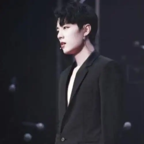 肖战的抽烟照被公布,当看到他的眼神时,我很好奇他是怎么做到的