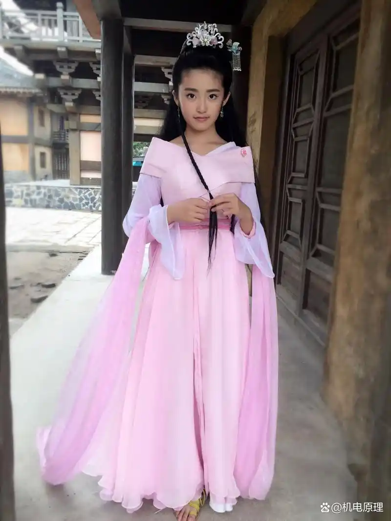 古装少女柴蔚粉色裙装仙气写真