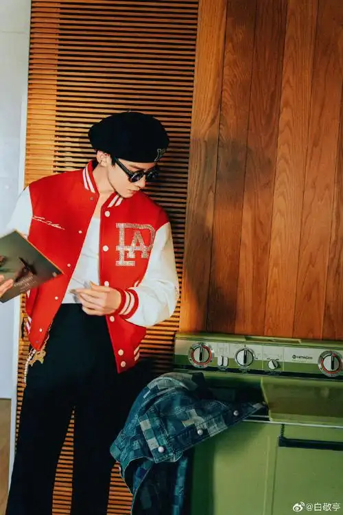 入漫不经心的风中 吹散年少时的心动"白敬亭小号 | 白敬亭穿搭@白敬亭