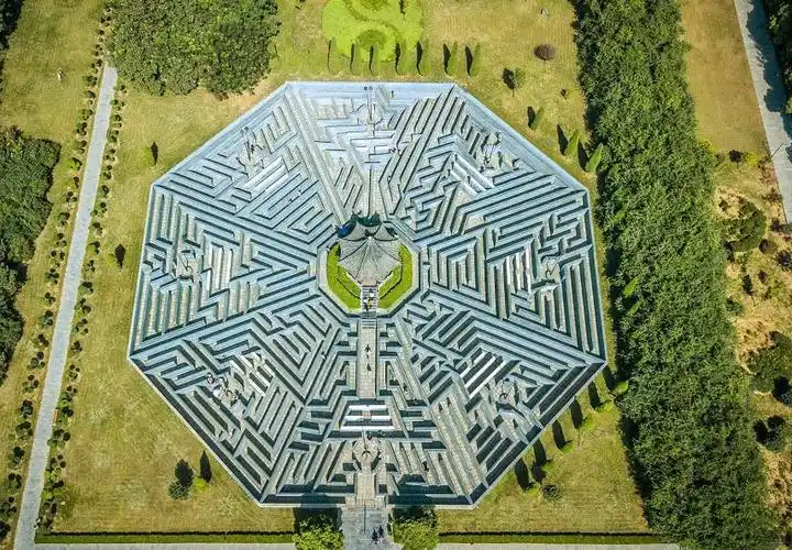 《易经》被列入公务员考试,公开鼓励搞"封建迷信"?