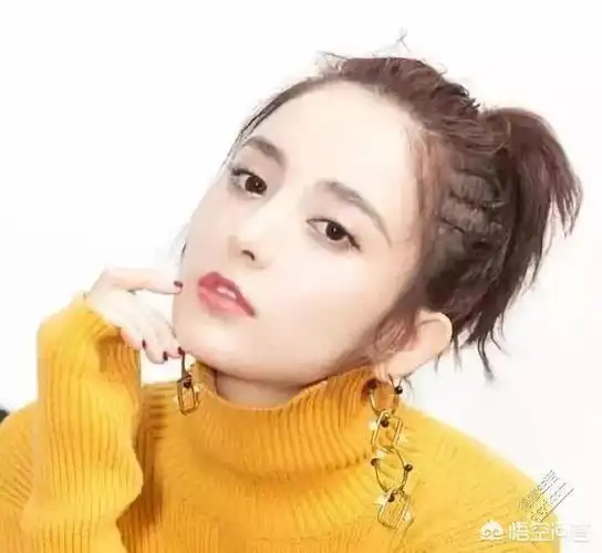 短发怎样编发好看?