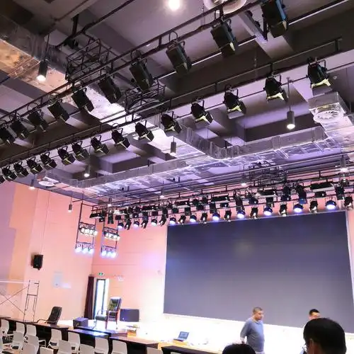 舞台灯光工程,摇头灯,led染色帕灯,led成像灯