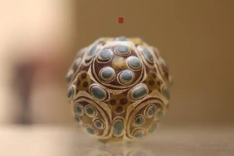 战国蜻蜓眼琉璃珠-洛阳博物馆