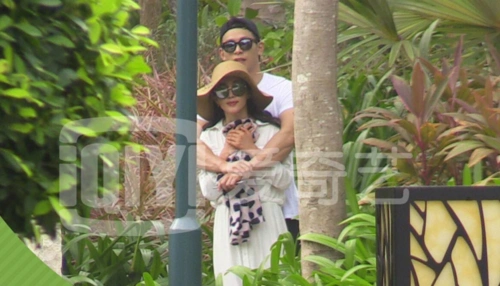 李冰冰恋情曝光 与男友同游甜蜜亲吻 还是姐弟恋!