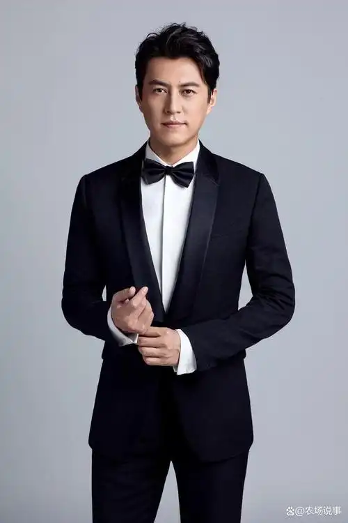 靳东,作为我国煤矿文工团副团长,一直以来都在文艺领域发挥着重要的