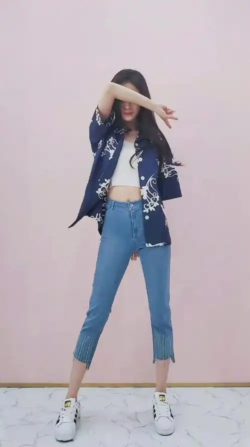 杨幂这个马甲线真的可以,女明星的身材管理!__财经头条