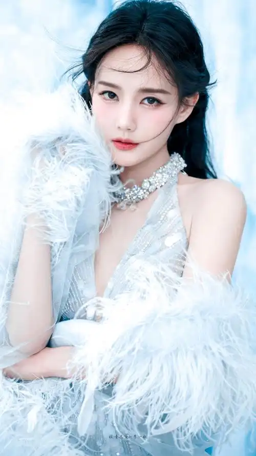 李一桐雪精灵妆##李志辉为李一桐做的发型