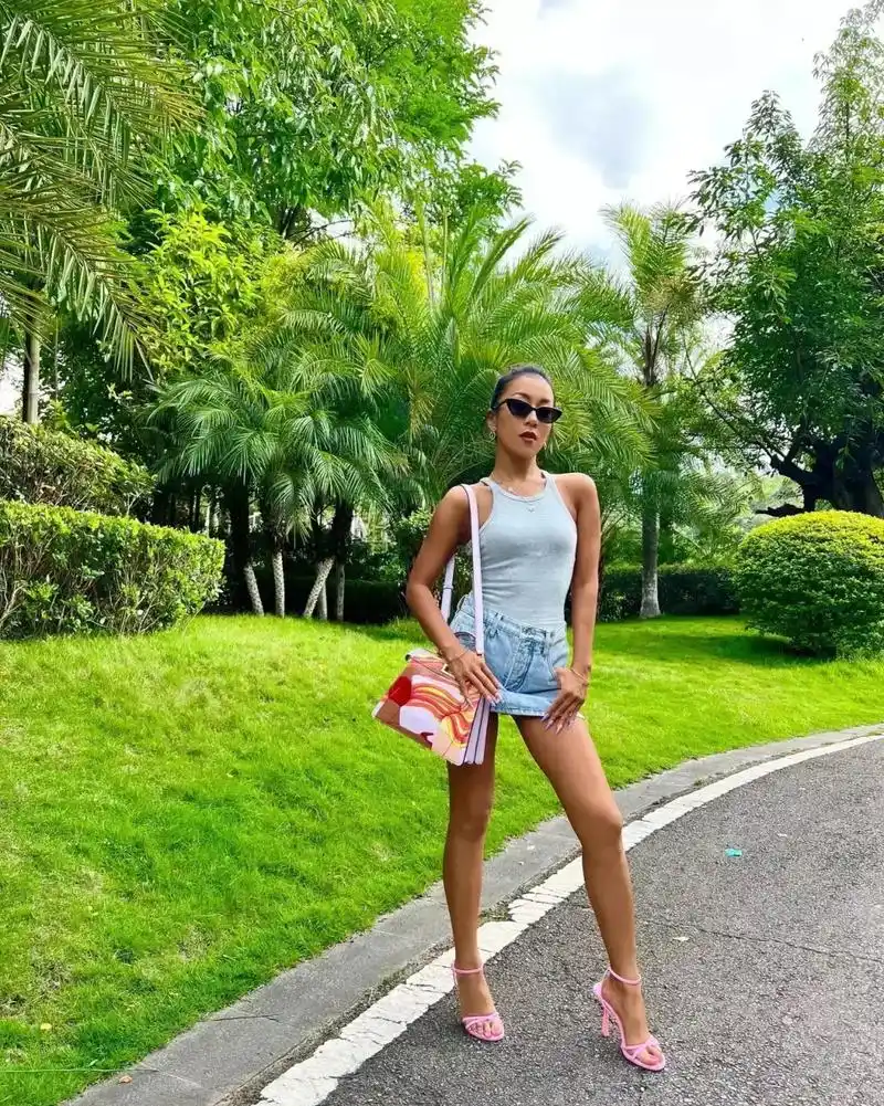 动态创作月# 吉克隽逸完美诠释了颜值和肤色没关系,背心裤衩也能俺鲻