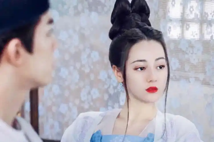 请问大家有没有收藏热巴在长歌行里的美图能分享下吗