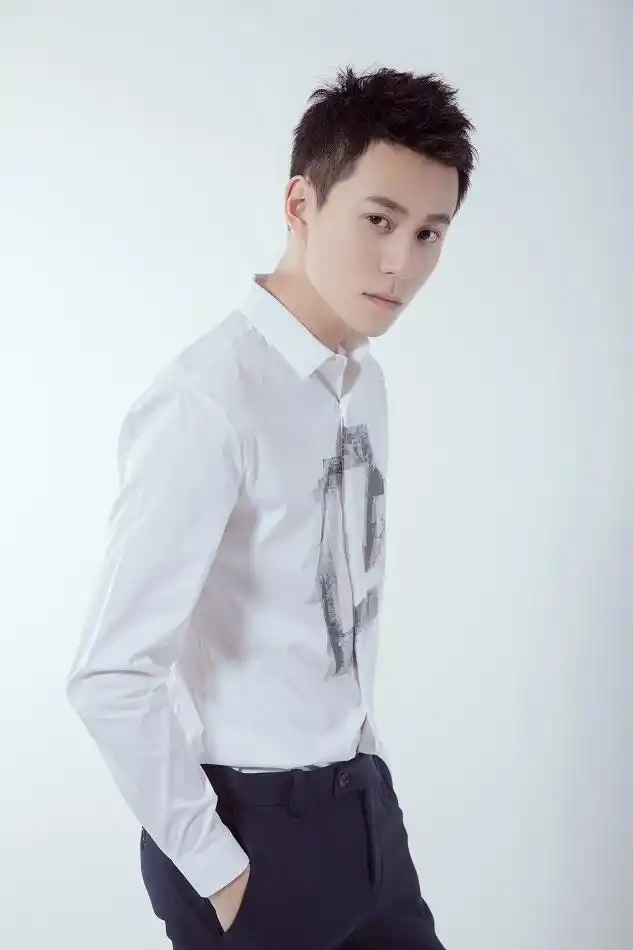 p>秦俊杰,1991年9月1日出生于福建省厦门市,中国内地影视男演员.