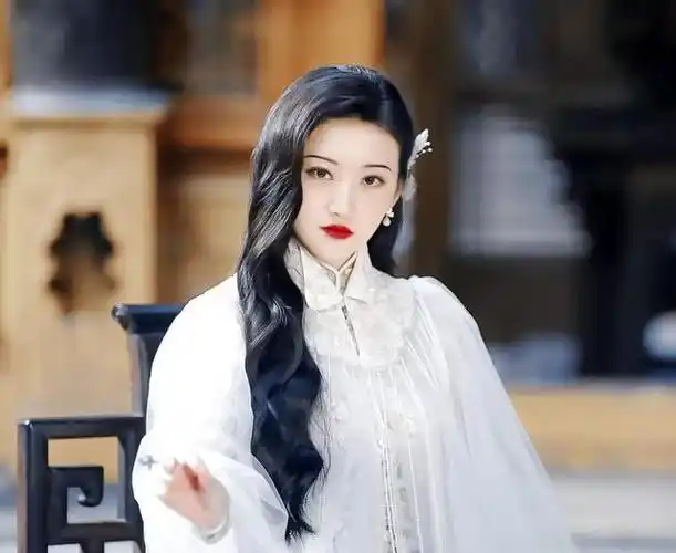 流光之城首播许魏洲化身撩妹公子哥景甜再现司藤旗袍