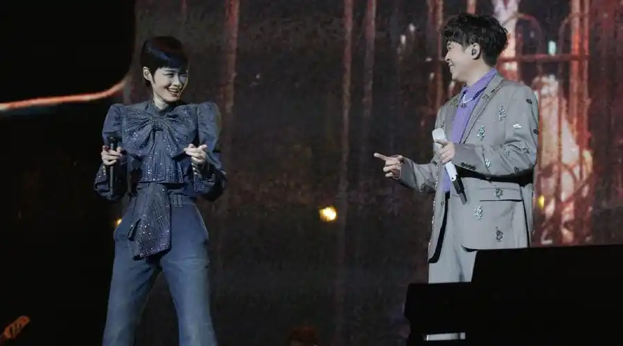 2023李宇春周末愉快演唱会##李宇春吴青峰合唱小情歌##李宇春在吴