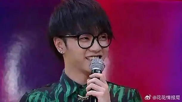 华晨宇被曹格夸奖的时候害羞地挠头,好可爱啊!|华晨宇|曹格_新浪新闻