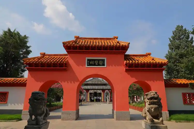 绿色崛起看南阳访医圣祠游卧龙岗行走南阳探寻千年文脉