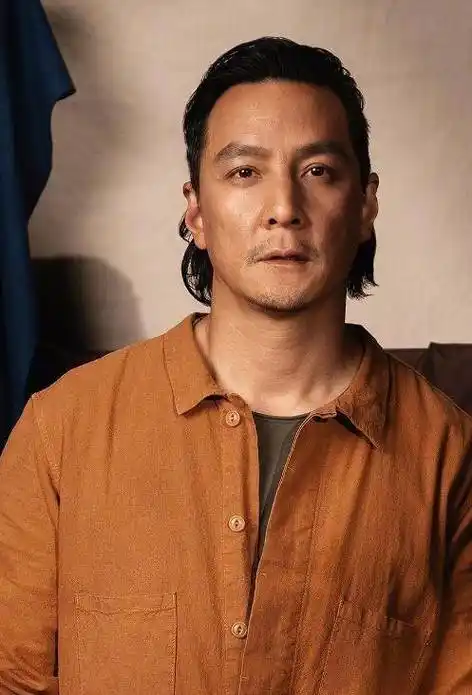 原创吴彦祖庆祝14周年结婚日亲手做蛋糕表白没有她就活不下去