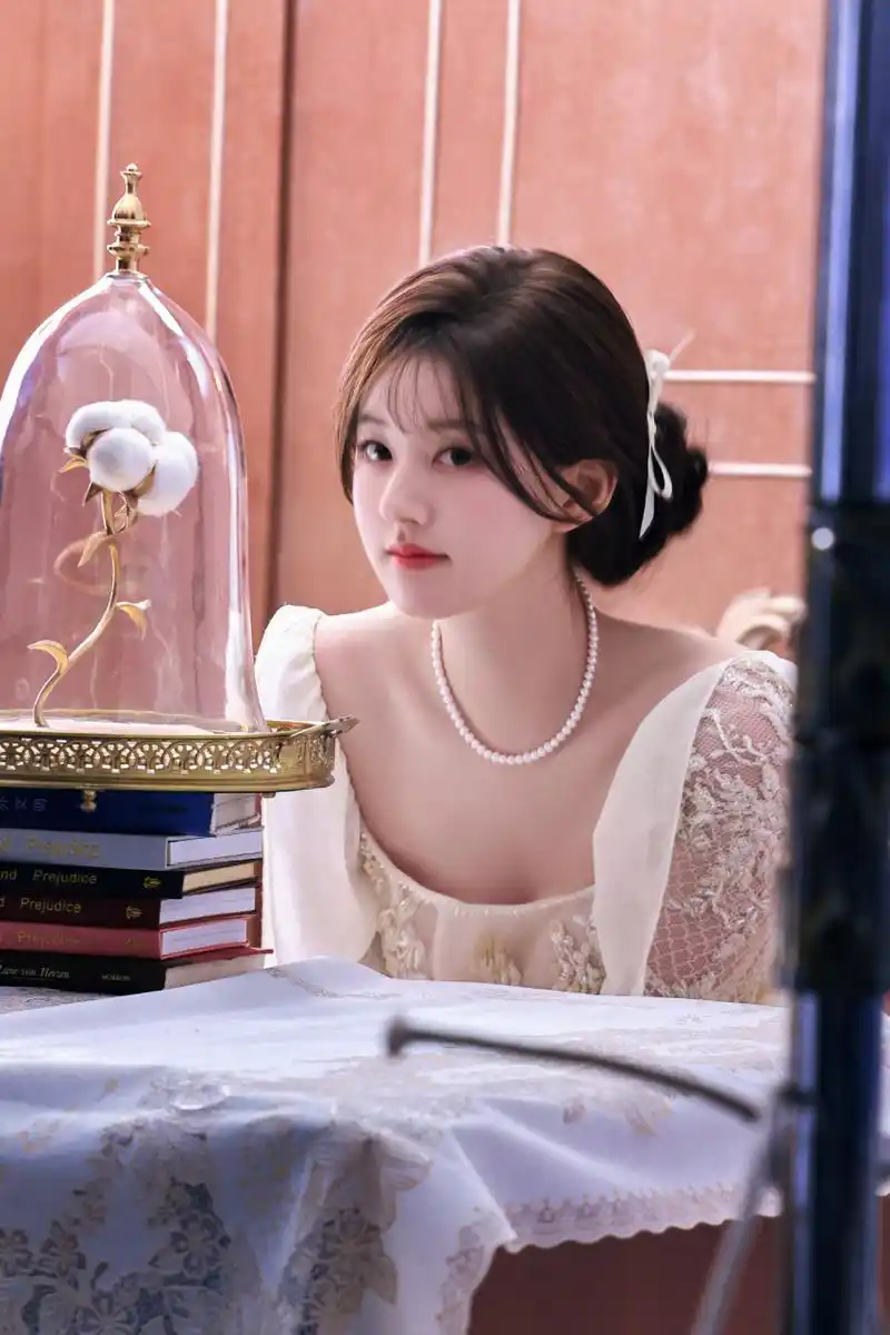 赵露思营业美照