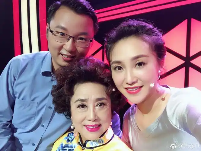 东方卫视主持人丹丹近况如何