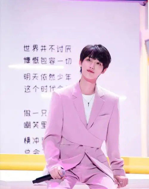 崽崽们穿浅色西装都好好看呀#丁程鑫#宋亚轩#刘耀文#张真源#tnt时代