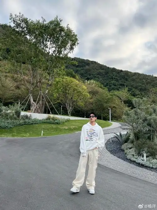 杨洋男大风##杨洋三亚日常随拍