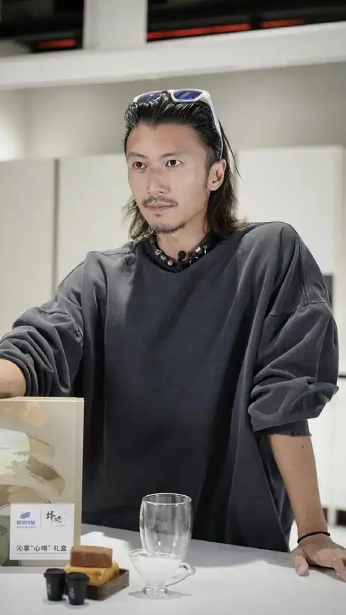 有胡须的谢霆锋##锋味日记在上新