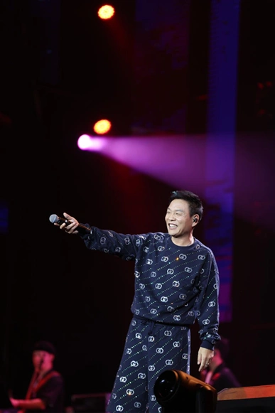 祁隆首场个人演唱会在济南奥体中心爆场落幕