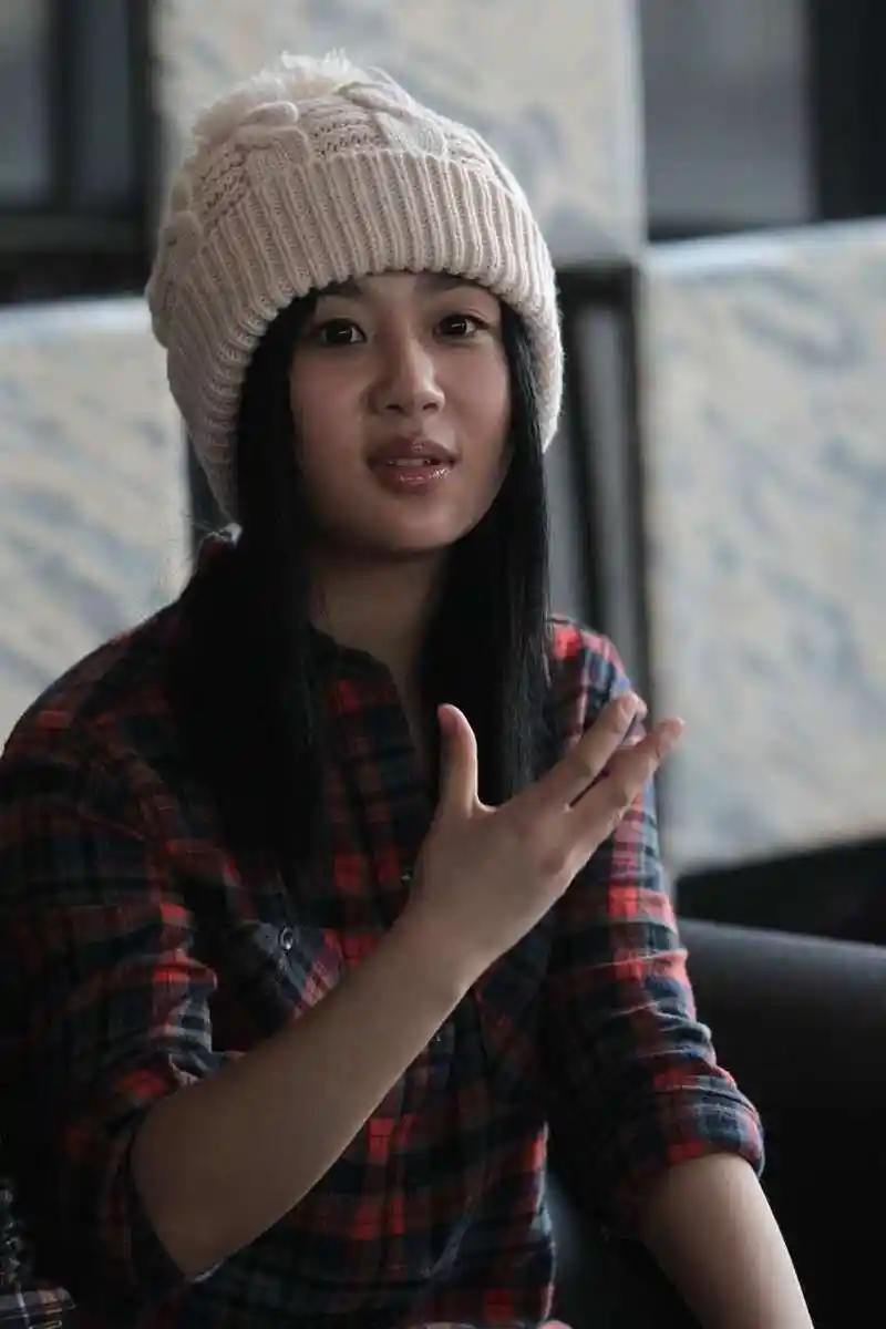 早期的杨紫,圆脸,虎牙,酒窝,敲可爱的!#杨紫# #我们都爱聊八卦