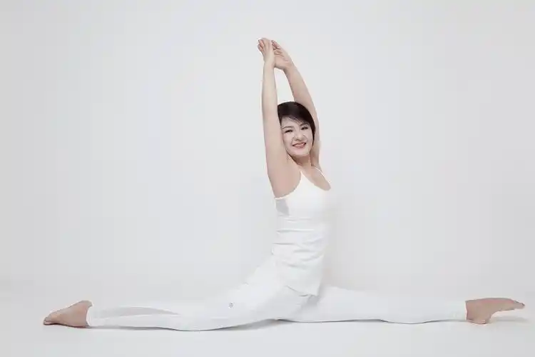 瑜伽资深老师形象宣传照