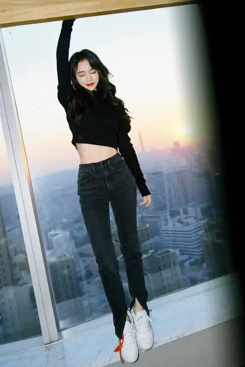 baby秋日写真曝光黑发红唇气质迷人