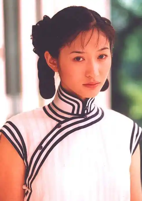 陈坤陆毅孙红雷寇世勋周迅李小冉罗海琼类型:言情爱情30集全像雾像雨