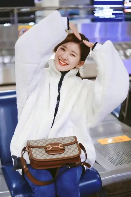 考古赵姐的花式比心009906999099(假装是爱心)#赵露思