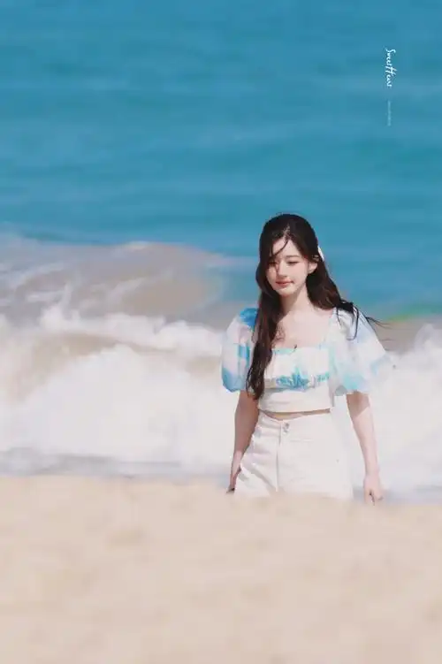 赵露思海边双马尾造型