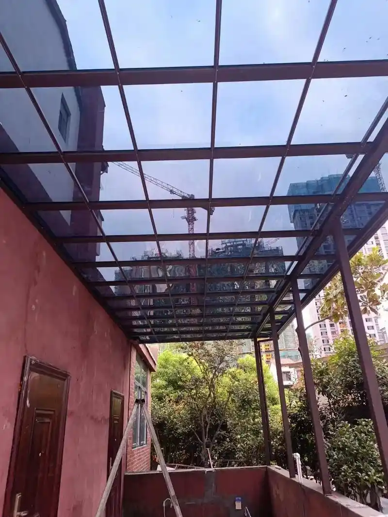 铝合金雨棚  李总安装完工 师傅发来的照片 老板很满意 - 抖音