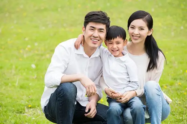 快乐的三口之家