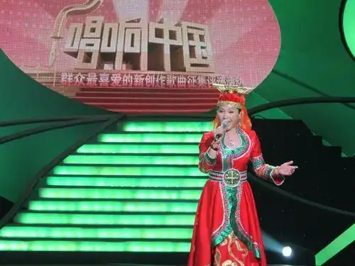 套马杆入围唱响中国乌兰托娅颁奖礼献唱
