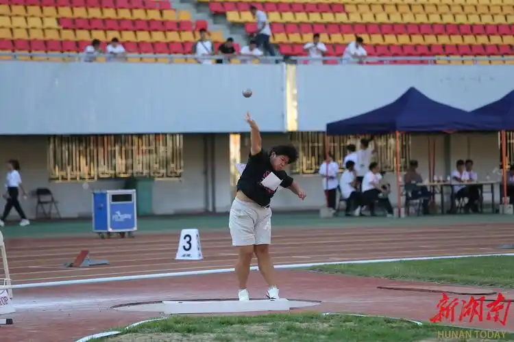 图集│省第五届中学生运动会女子铅球决赛精彩瞬间 - 体育赛事 - 新