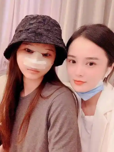 更多 a 微关系 她的关注(310) 颜值摆渡人 薇拉摄影旅拍三亚店 灶妈子