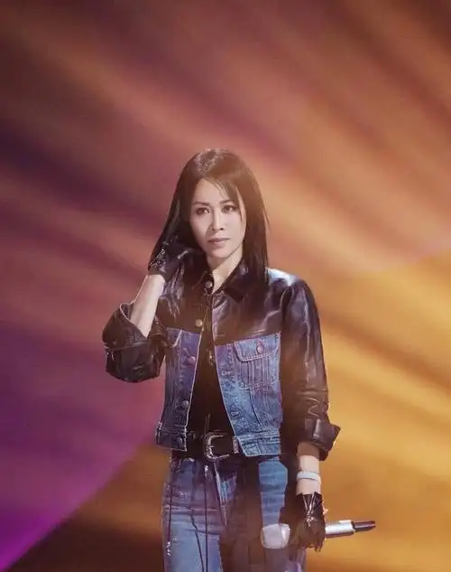 坚持与成就坚持自己的梦想,相信自己的才华,这是中国著名女歌手那英的