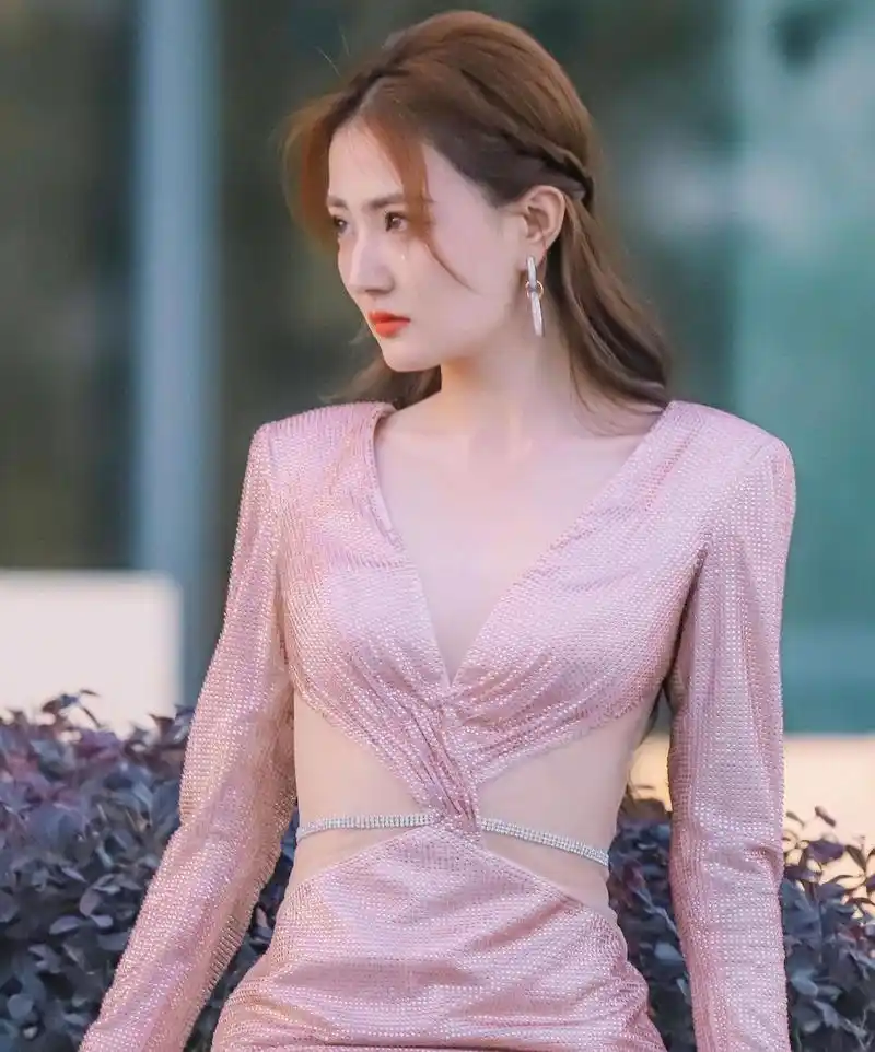 徐璐:美丽动人,娇艳欲滴