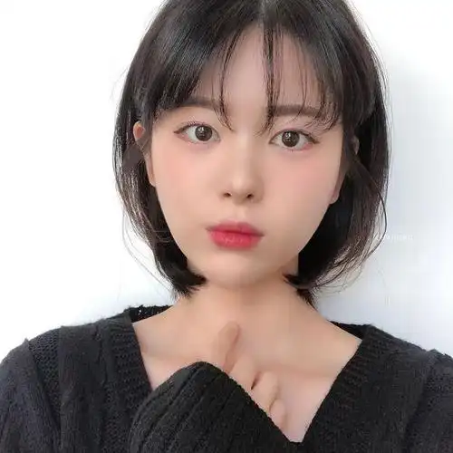 日本大势层次短发近年深受欢迎,比起常见的bob cut,这个发型能够打造