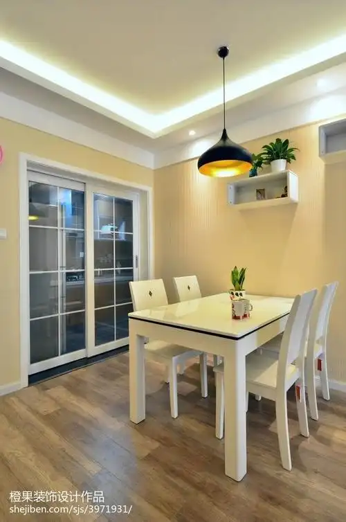 小户型现代餐厅置物架装修效果图