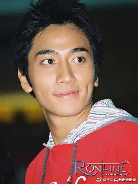 41岁吴卓羲最新状态高清图谈保养心得