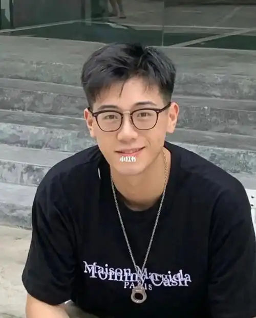 男生发型.微分小碎盖