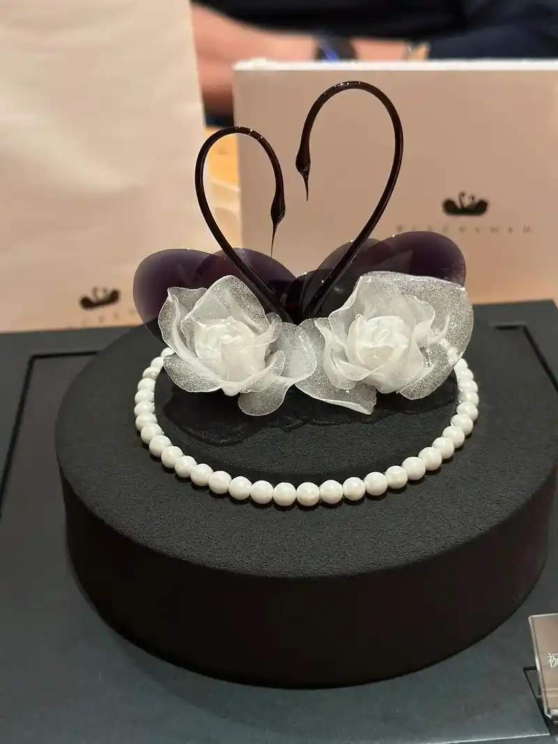 黑天鹅蛋糕全国直送.好利来高端品牌,黑天鹅蛋糕,接受预定全国 - 抖音